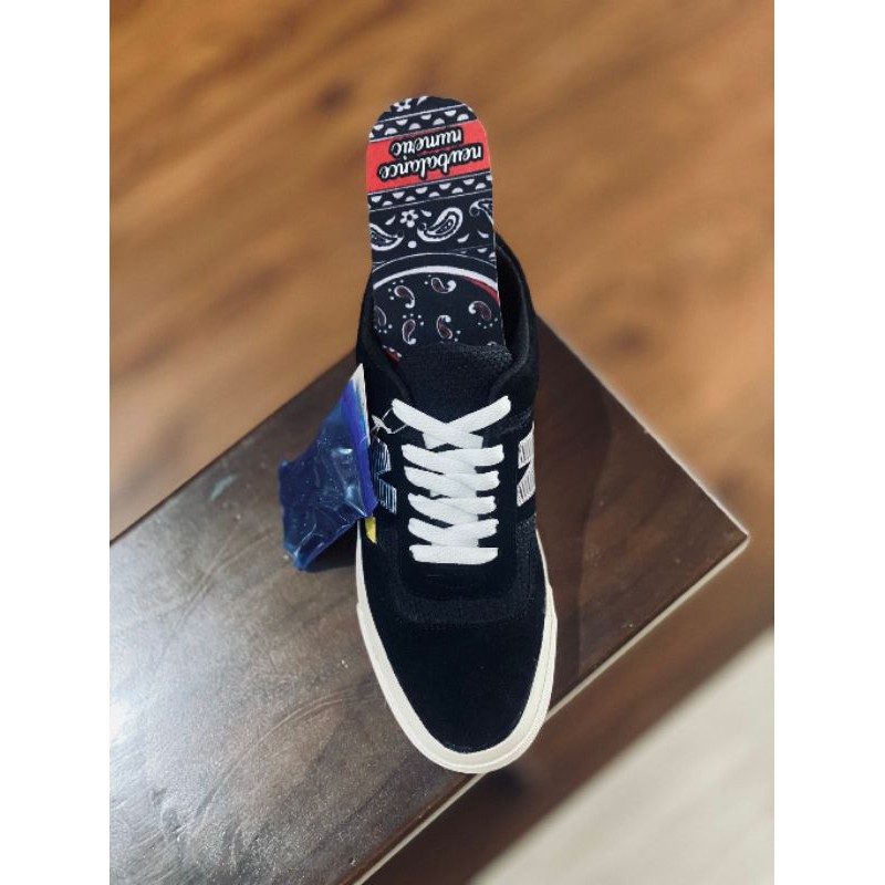 New balance numeric black