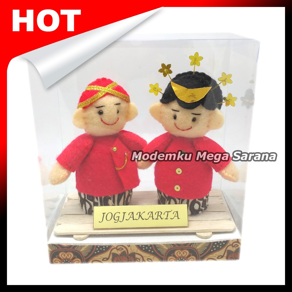 Boneka Pakaian Adat Jogja