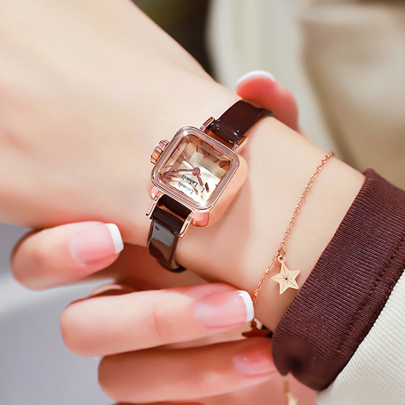 HARGA TERMURAH✅ Jam Tangan Wanita Square Minimalist Desain Elegan dengan Dial Persegi dan Strap Kulit Klasik Cocok untuk Tampilan Feminin Kasual dan Formal JW21