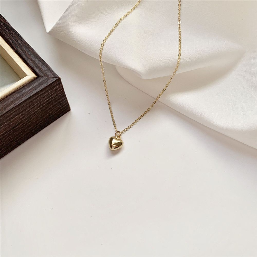 Needway  Trendy Woman Clavicle Choker Elegant Neck Jewelry Korean Necklace Gold Wedding Party Temperament Simple Vintage Heart/Multicolor