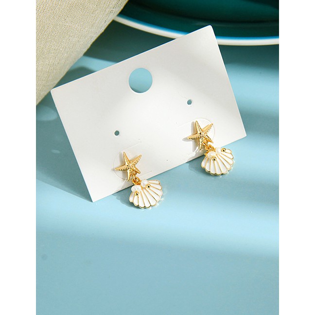 LRC Anting Tusuk Fashion White Scallop Pentagram Geometric Stud Earrings D84680