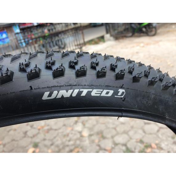 Ban Luar United 26 X 1.95