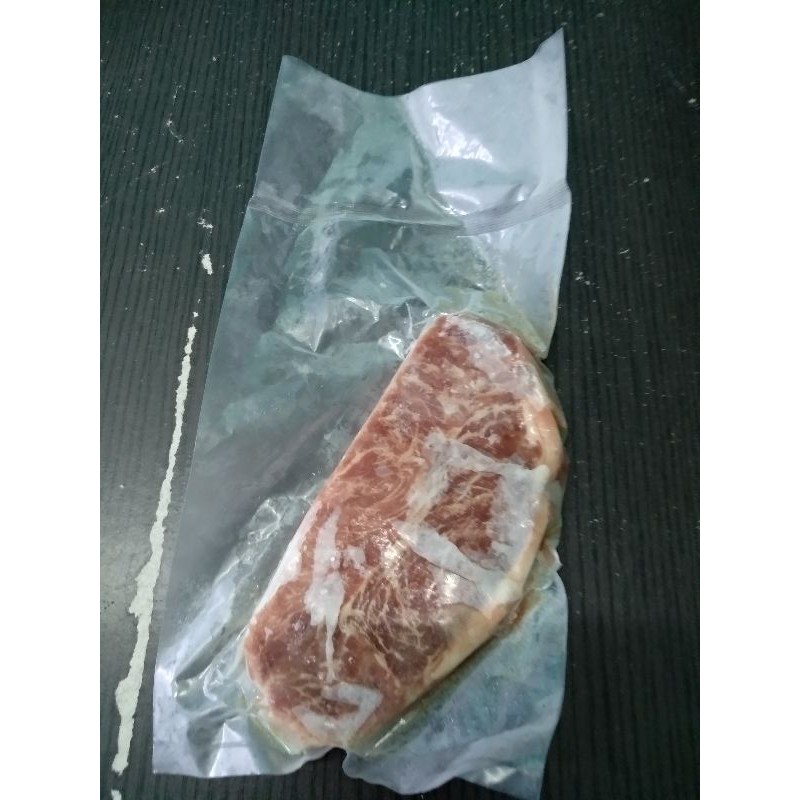 

Daging sirloin meltik berlemak