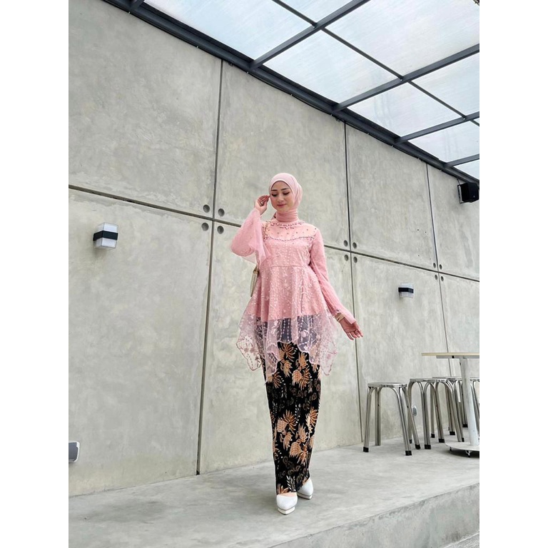 Vanriz Kebaya-Kebaya Wisuda Tile Mix Tutu Rok Plisket