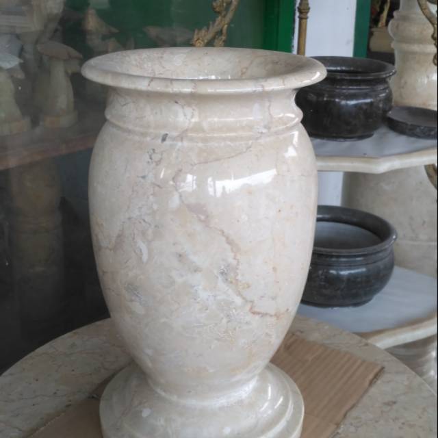 Vas air marmer putih khas Tulungagung TERLARIS