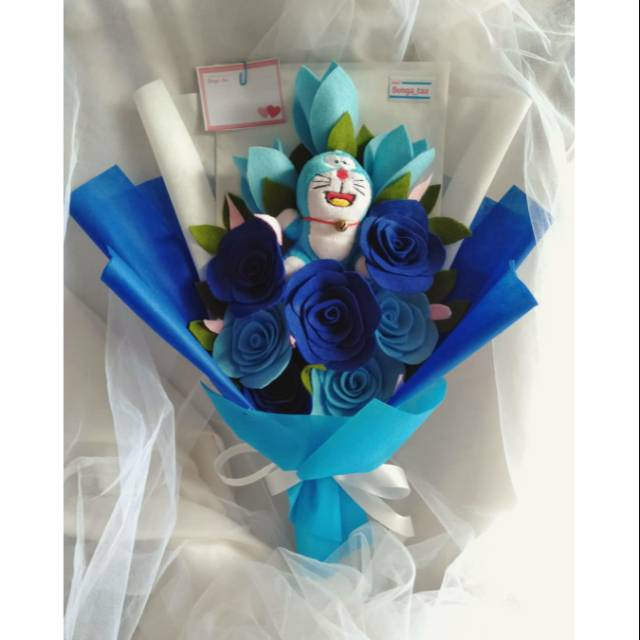 Buket boneka/ buket Doraemon / buket bunga/ buket wisuda