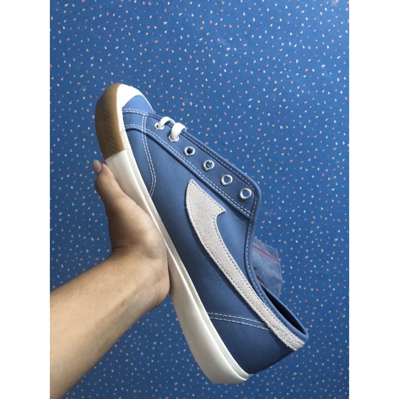 COMPASS GAZELLE LOW BLUE SKY