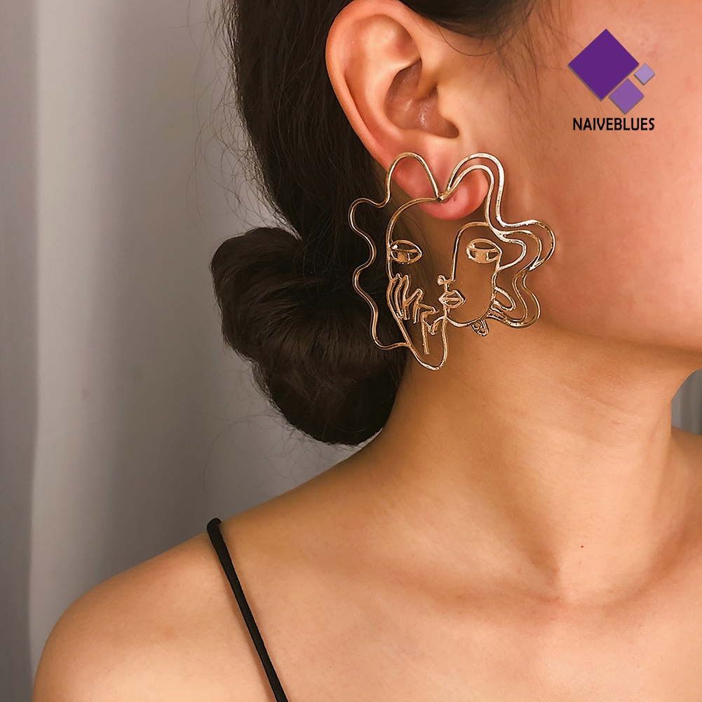 Anting Stud Desain Wajah Abstrak Model Hollow Untuk Wanita