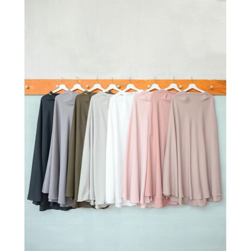 Gianna Skirt wearing klamby