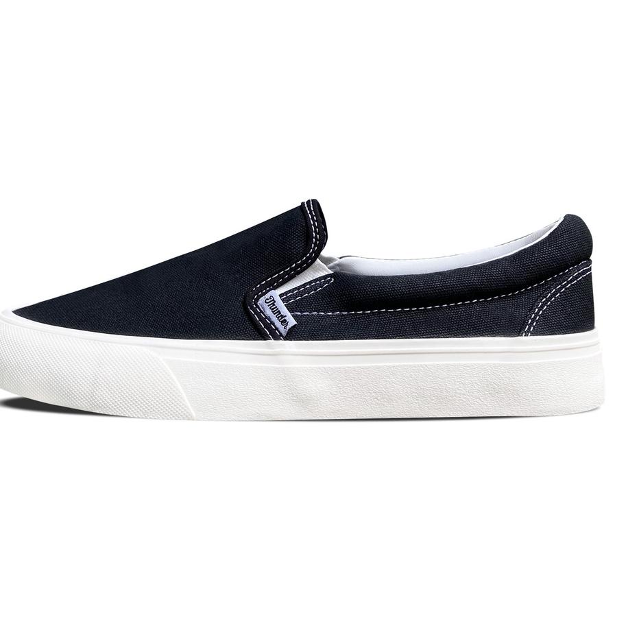Keluaran Terbaru.. Sepatu Thunderbear - Slip On Voltaire BW