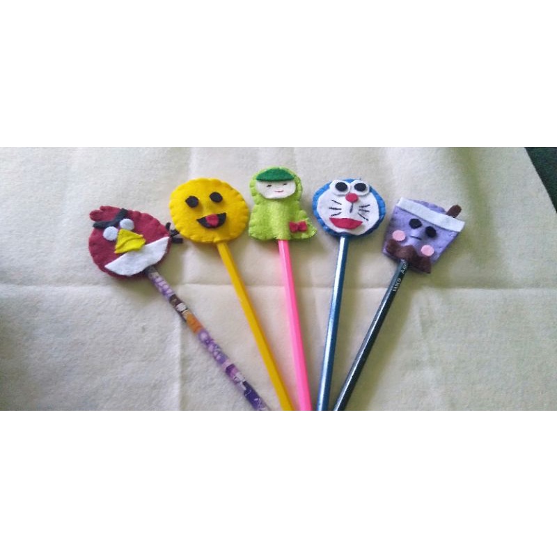 

pensil hias flanel