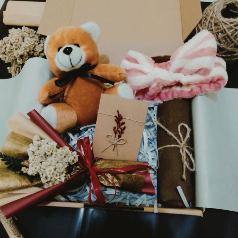 GIFT BOX HAMPERS | KADO ULANG TAHUN | ANNIVERSARY | HADIAH WISUDA CEWEK WANITA SEMPRO SAHABAT HADIAH