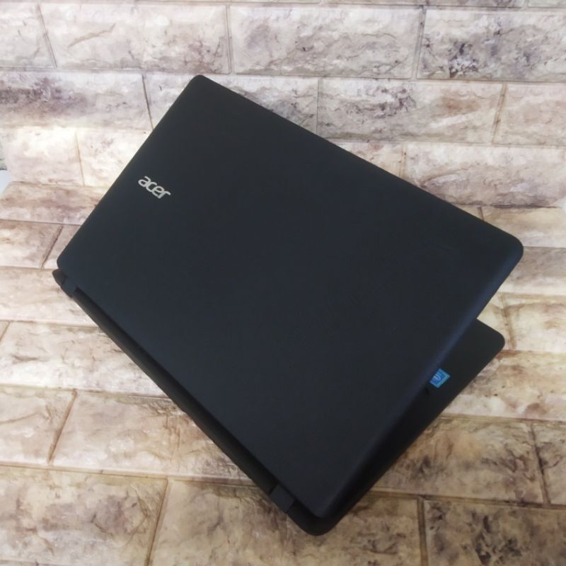 Laptop Bekas Acer Aspire ES1-533 N3350 4GB/500GB 15,6 Inchi Hitam