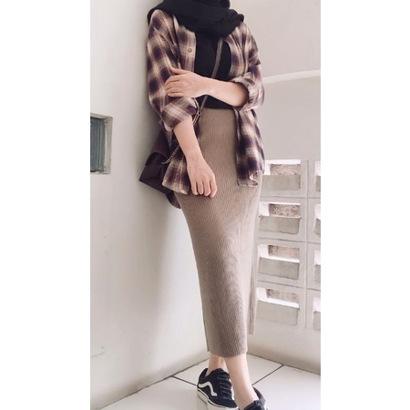 Rok Rajut Span Knit - Wearing BENA