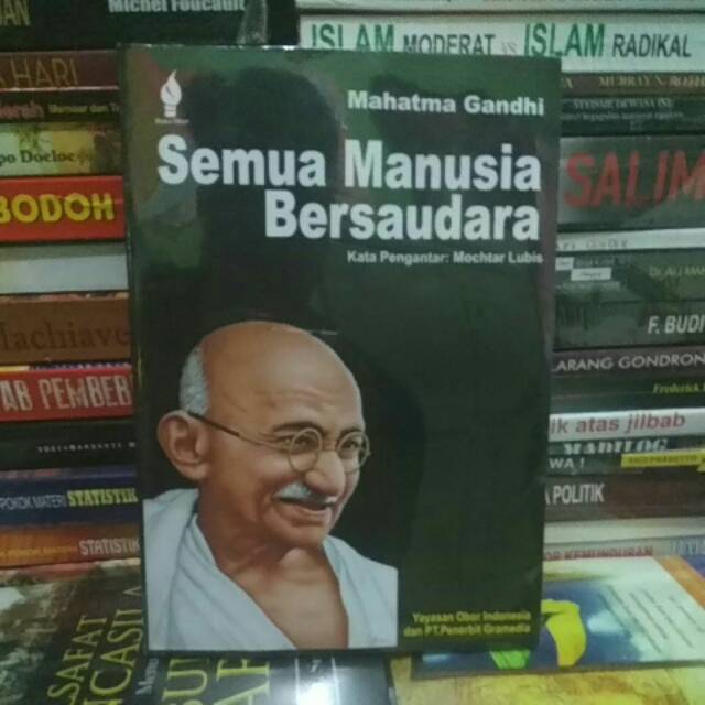 Semua manusia bersaudara
