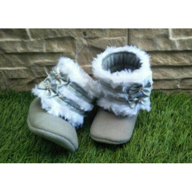 Sepatu booth bayi