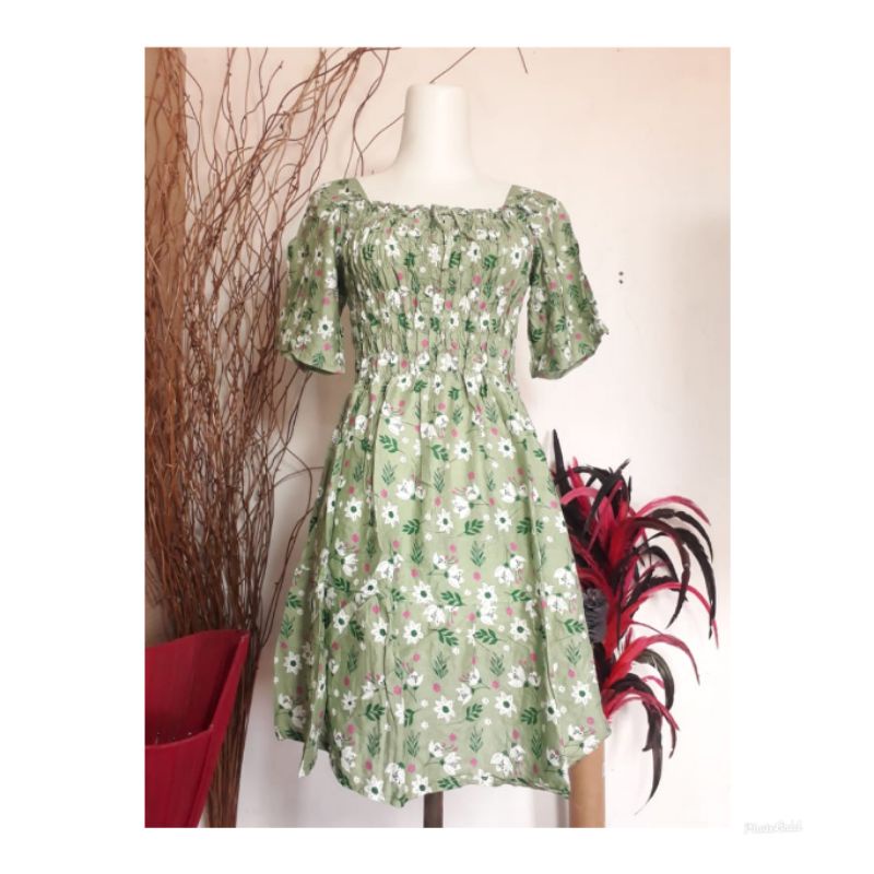 Dress kerut dada kotak pendek