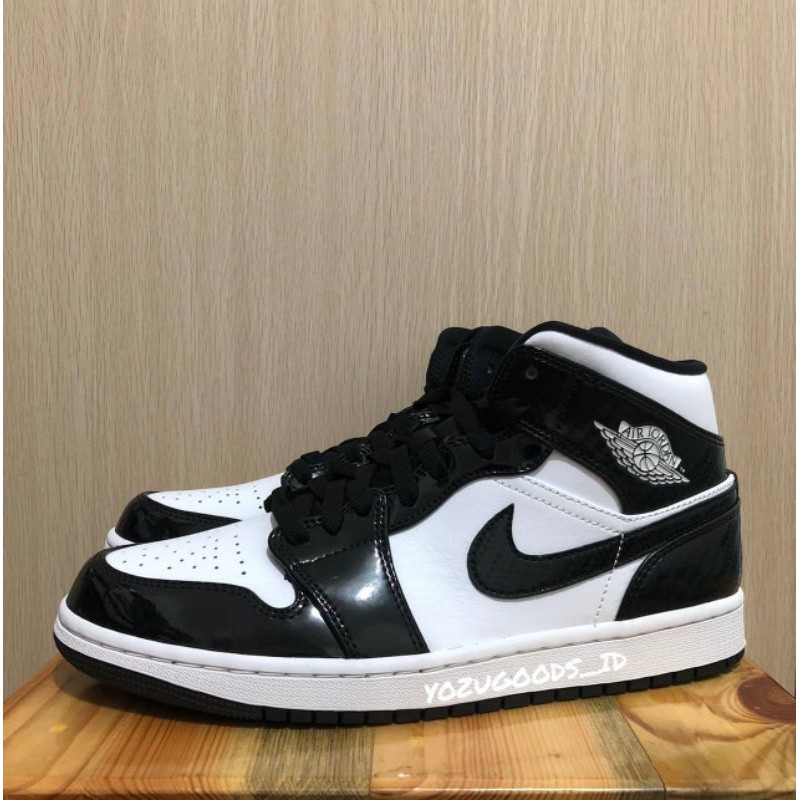 jordan 1 mid black carbon