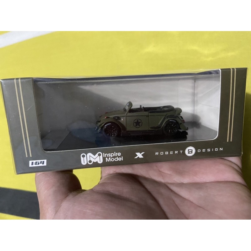 MCE Inspire Model x Robert Design Volkswagen Beetle Cabriolet Matte Green Army