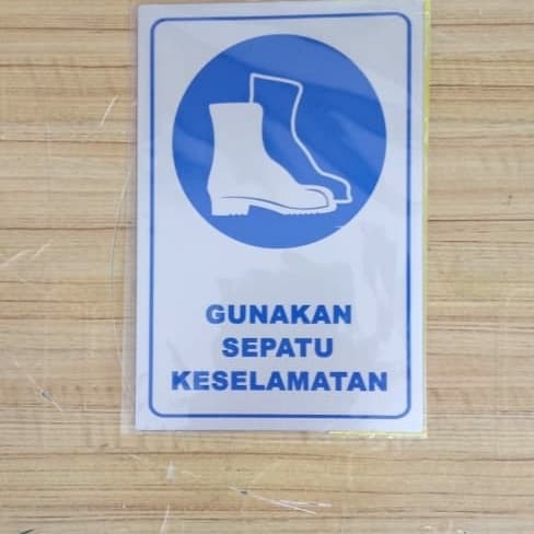 

label gunakan sepatu keselamatan sign rambu pakai sepatu 12x18cm