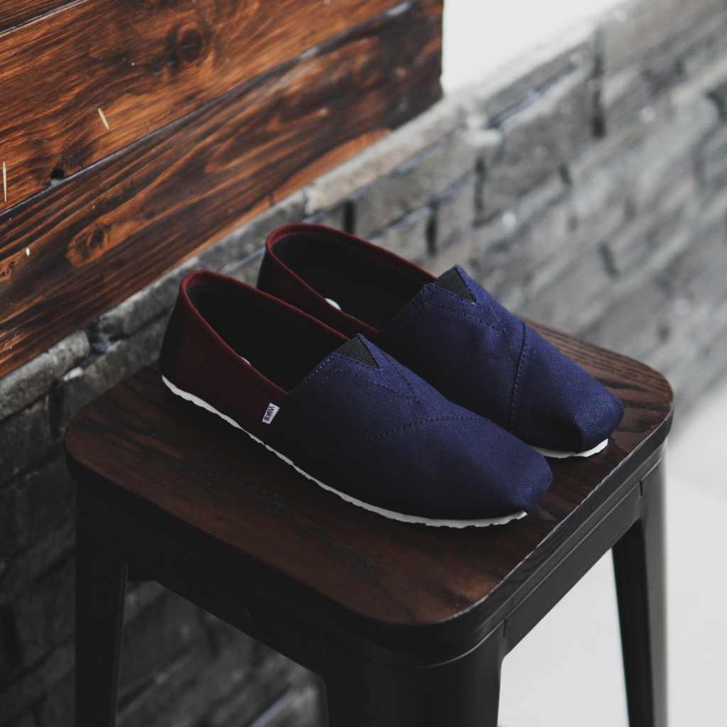 BAYAR DI TEMPAT [COD] !! SEPATU CASUAL SANTAI SLIP ON  WAKAI SEPATU PRIA KASUAL KEREN MURAH