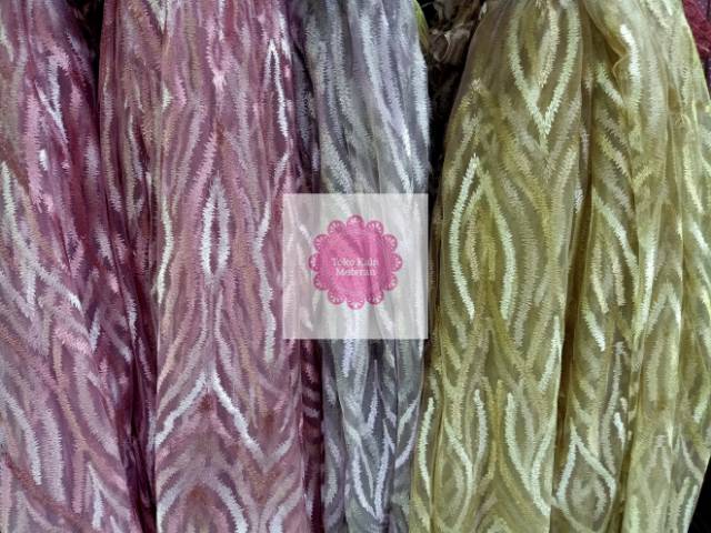 Kain Tile Tulle Motif Merak