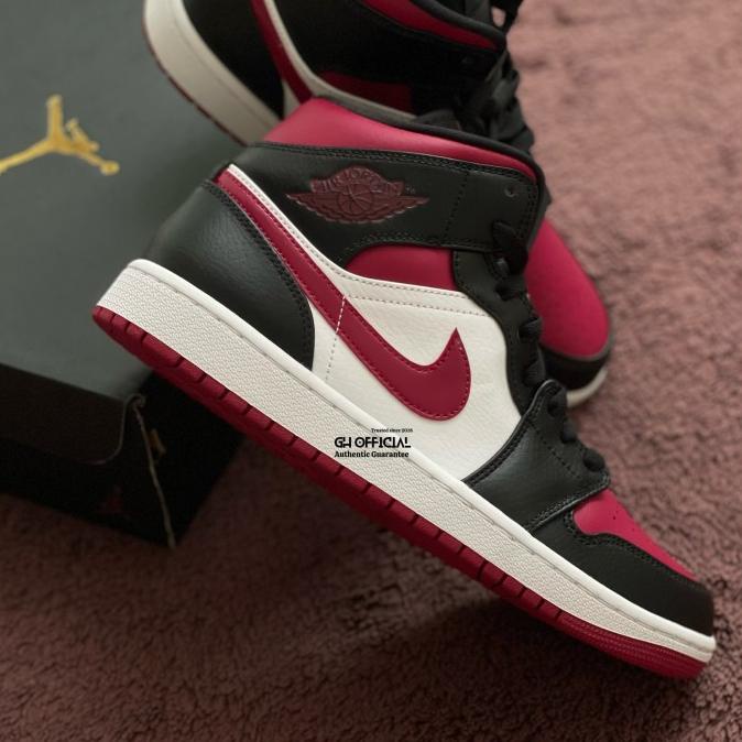 aj 1 red toe