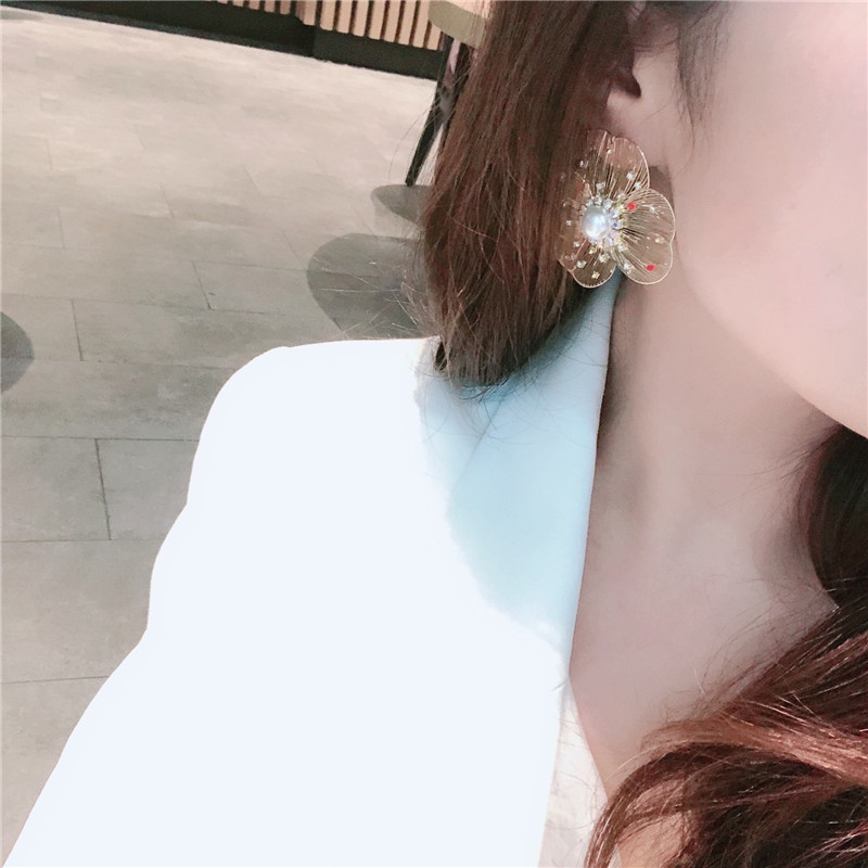 Anting Bentuk Kelopak Bunga Aksen Mutiara Bahan Zirkon Gaya Korea