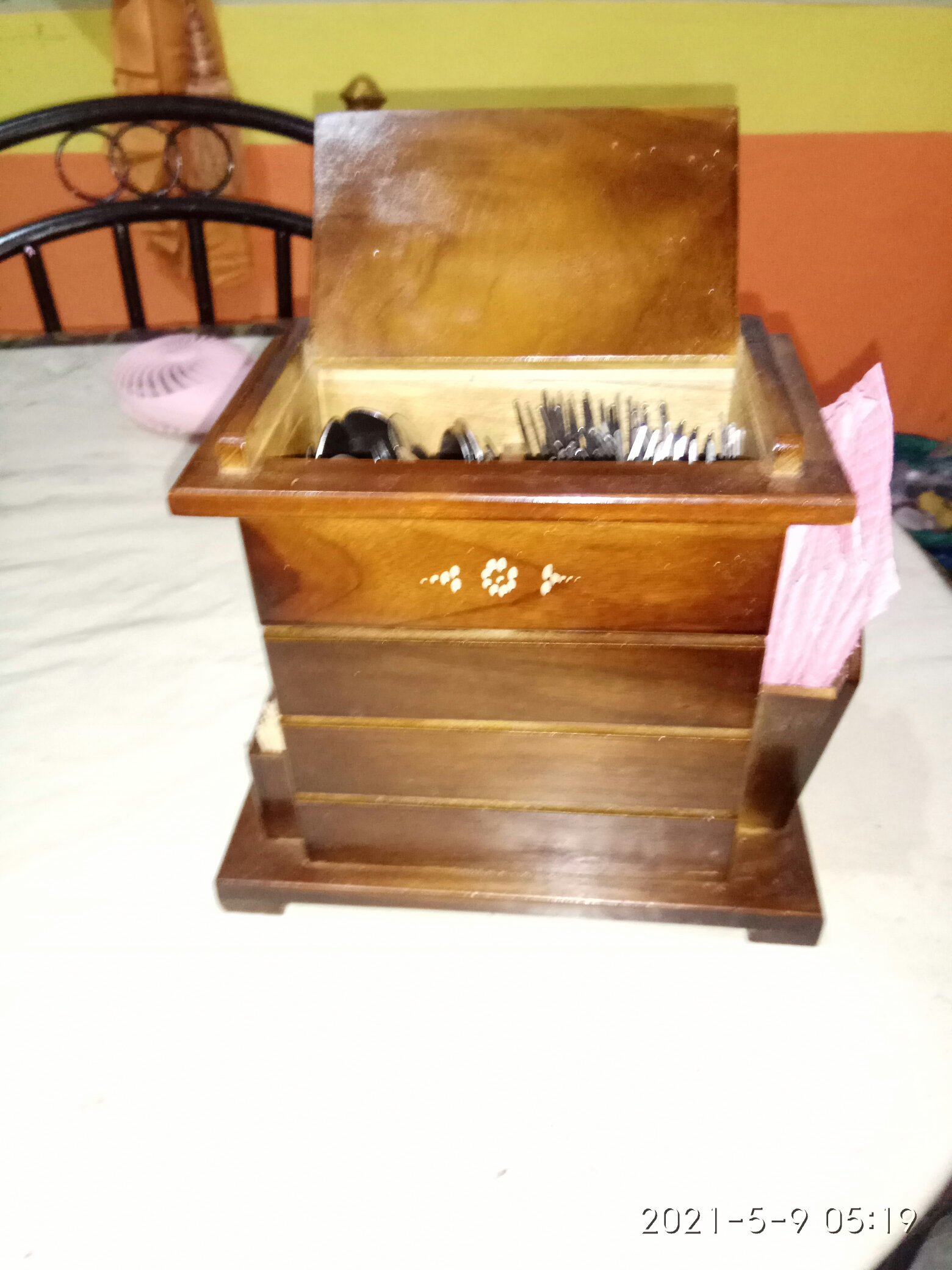 Tempat Sendok Garpu Kayu Jati Motif Cukit