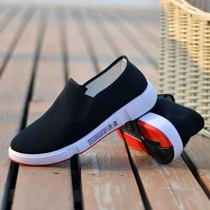 IMPORT SEPATU SLIP ON PRIA CASUAL