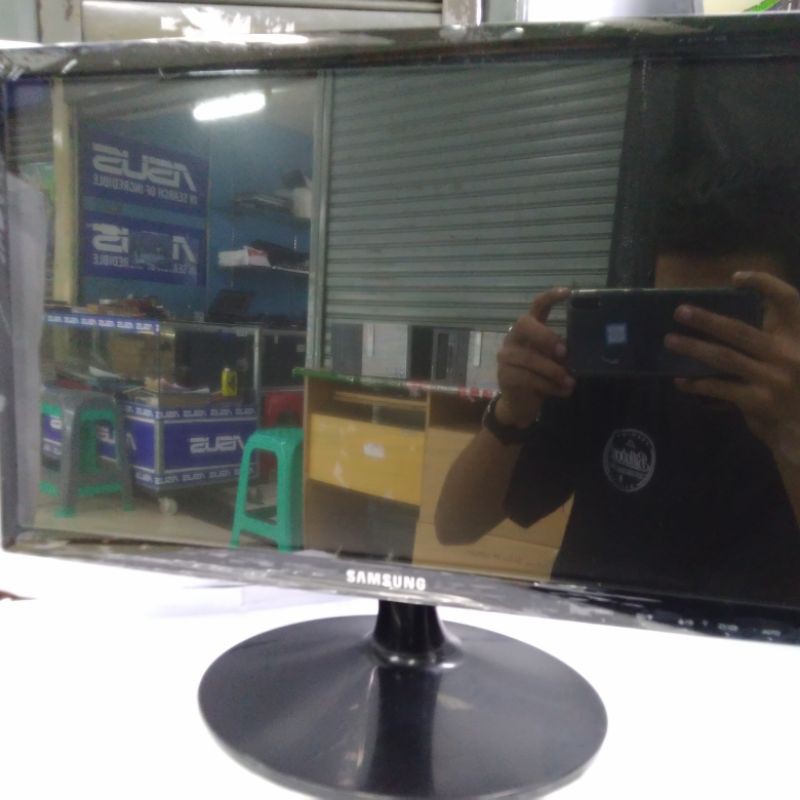 MONITOR SAMSUNG HDMI 19 INCH SUPER LIKE NUE