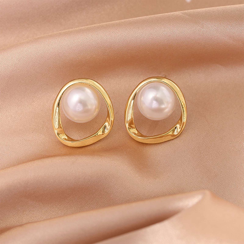 Anting Stud Mutiara Imitasi Bentuk Bulat Tidak Teratur Warna Emas Untuk Wanita