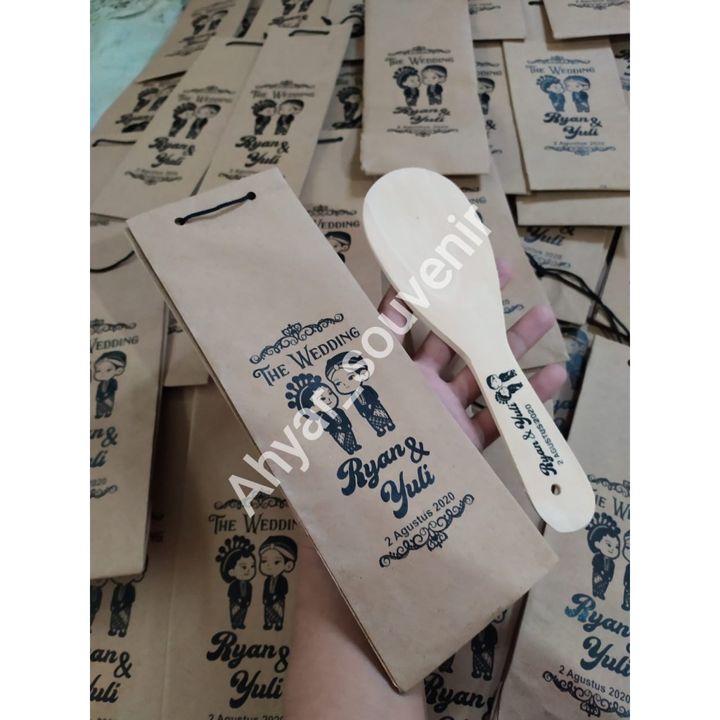

Souvenir Pernikahan Centong Dengan Paper Bag