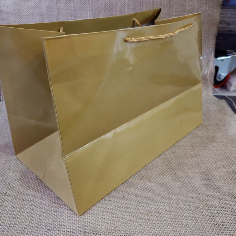 

paper bag bento atau bolu dan bronis gold isi 12 pcs bahan tebal