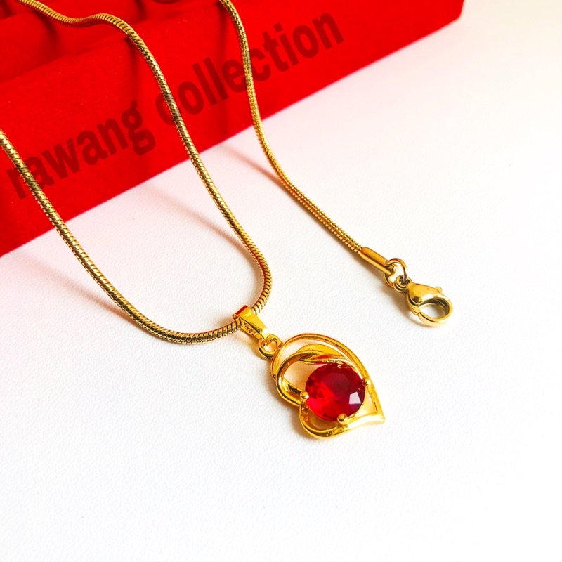 kalung titanium gold bulat plus liontin love permata merah