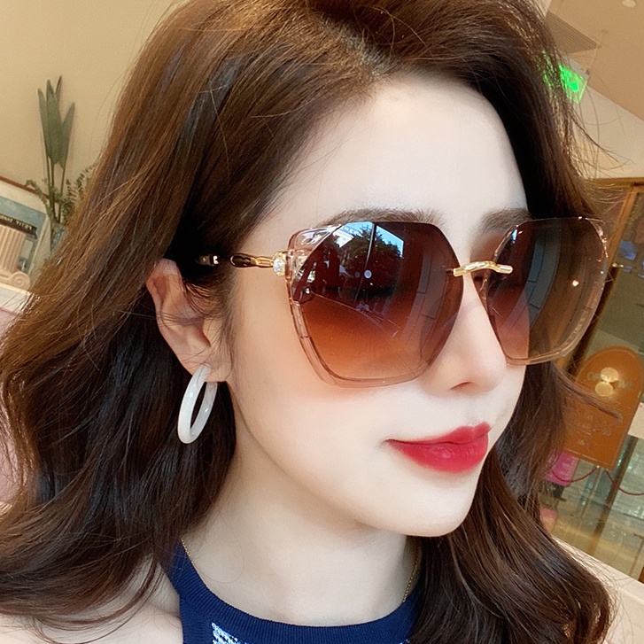 Kacamata Hitam Pelindung UV Bentuk Poligon Serbaguna