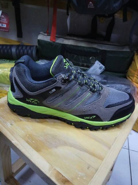 Sepatu Outdoor SNTA 429