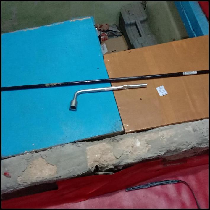 Gagang + Engkol Dongkrak Isuzu Pth