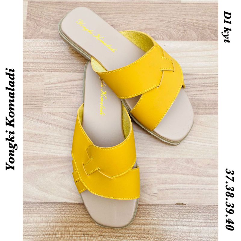 Sandal Flat Yongki Silang Samping