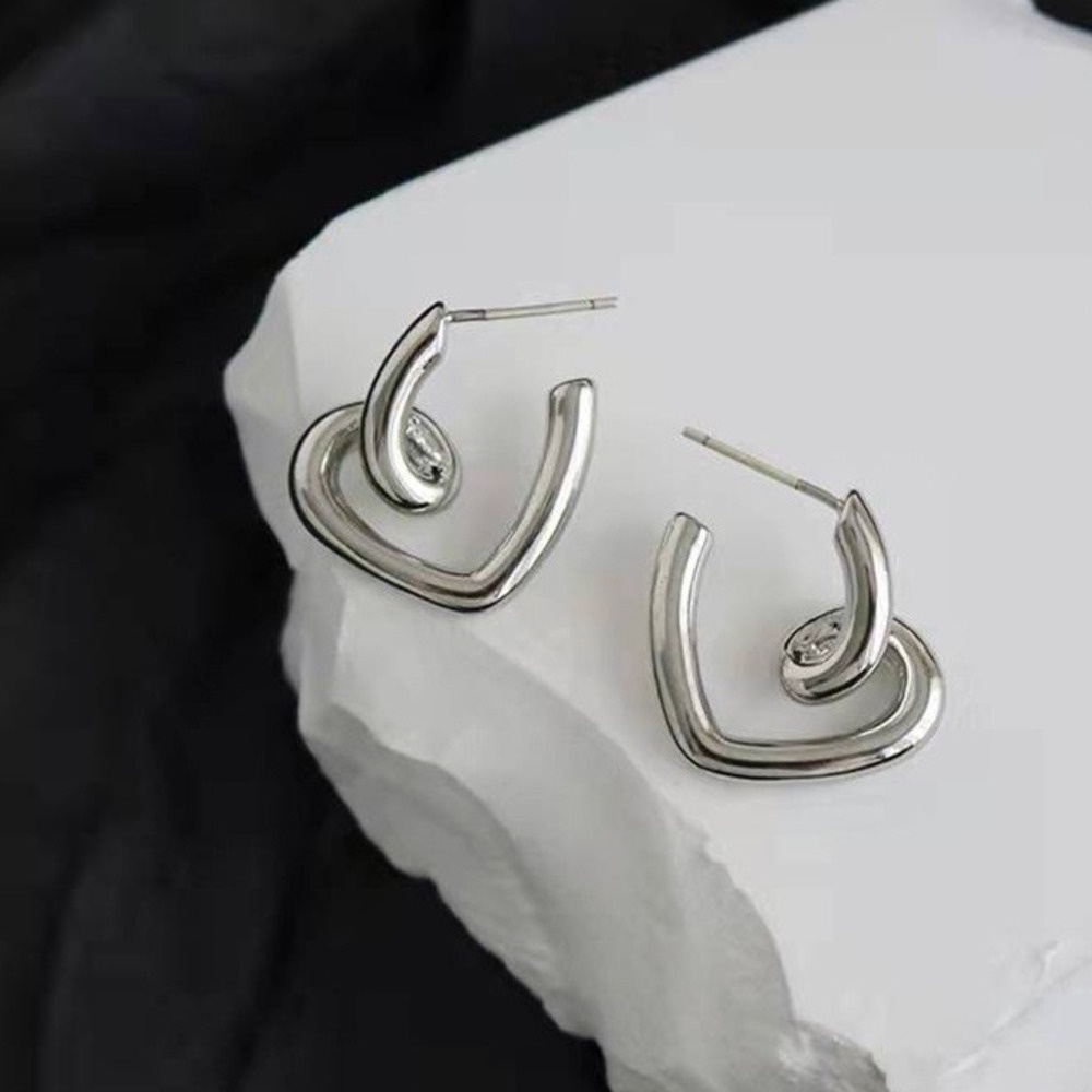 Anting Bentuk Hati Model Twisted Untuk Aksesoris