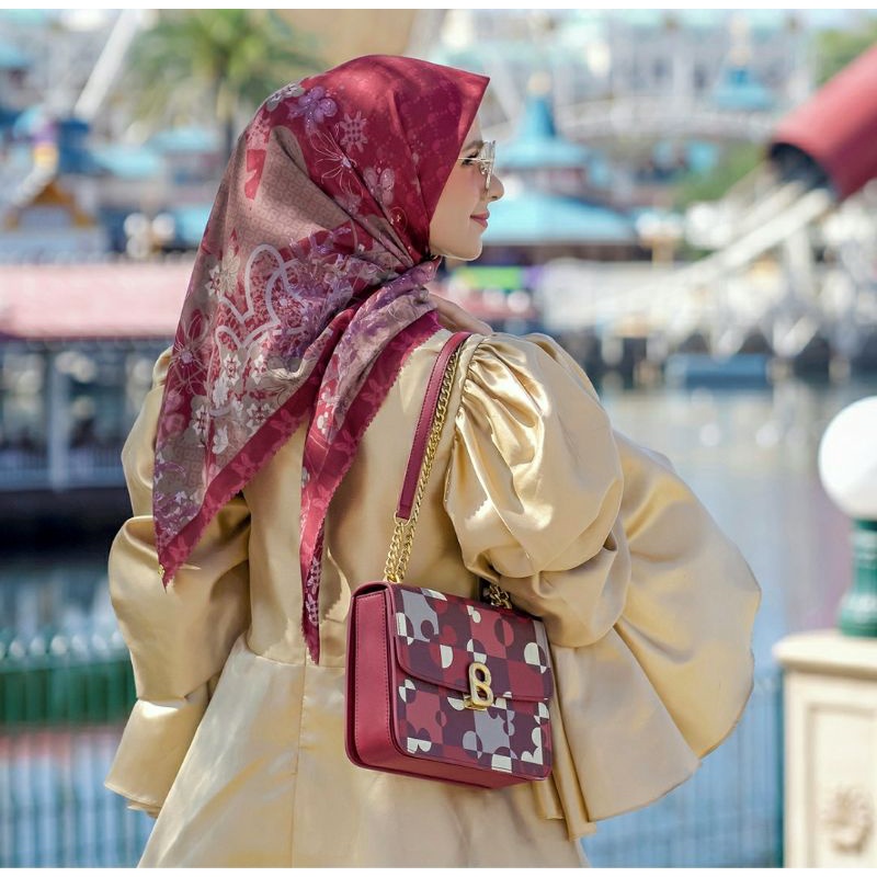 Buttonscarves Dream Park in Scarlet