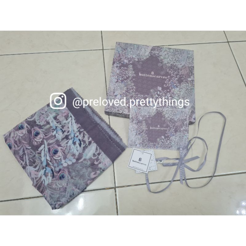 Buttonscarves Ederra Viola