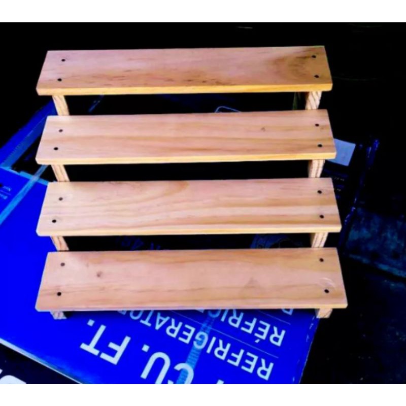 rak tanaman minimalis,rak tanaman kayu