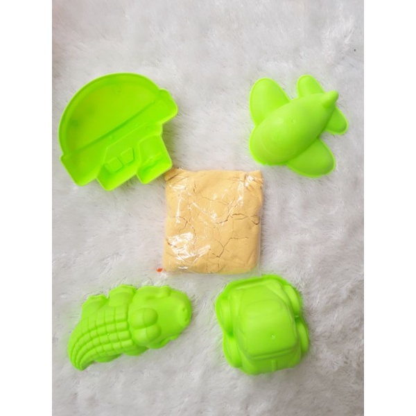 Mainan Anak Pasir Ajaib Kinetik let't play Happy Sand sh 1083 isi 250 gr Cetakan 4 Bentuk Pesawat Mobil Buaya Kapal Membantu Alat Bantu Belajar Edukasi Kreatifitas Anak Melatih Motorik Kemasan Ember Plastik Praktis Murah Cocok Untuk Kado Hadiah