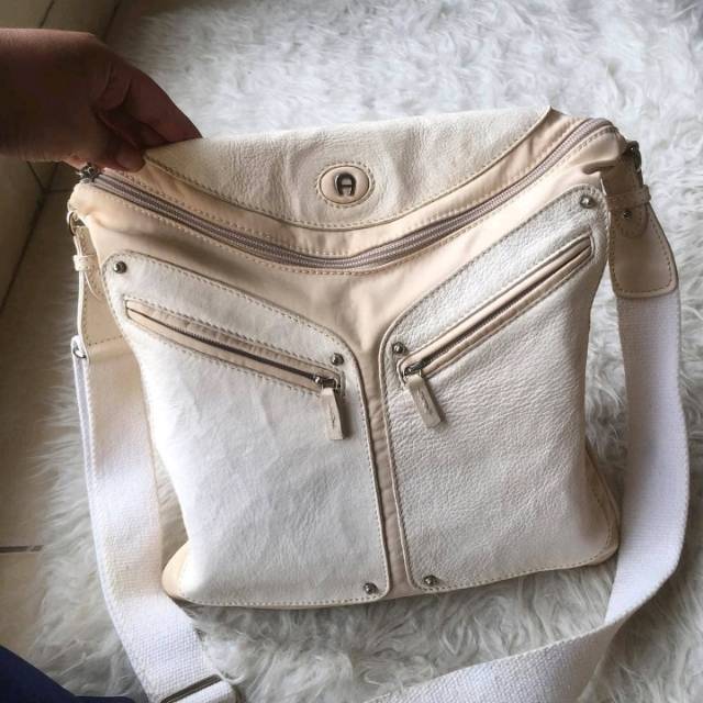 Preloved slingbag AIGNER Authentic