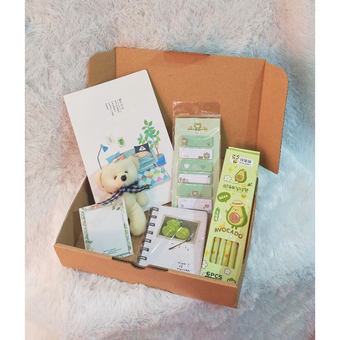 

Kado ultah cewek/ Kado ultah pacar/ Hampers cewek/hampes box/kado cewek