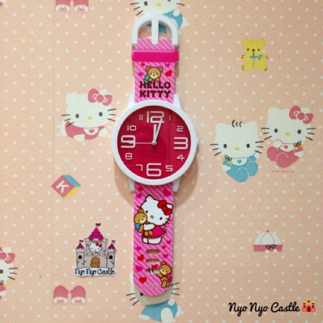 Jam Tangan Dinding Karakter (Hello Kitty, Minions & Doraemon)