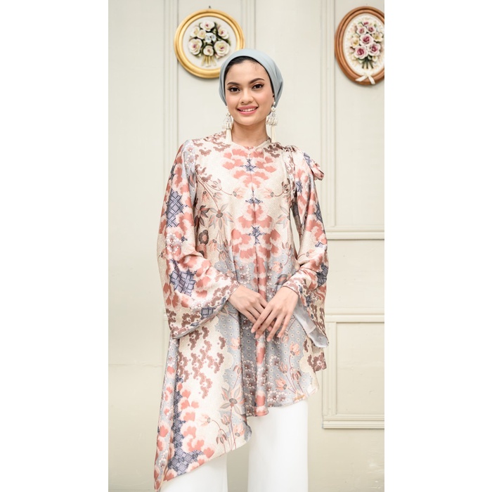 Chloe Tunic in Sea Rose - Wearing Klamby - XS
