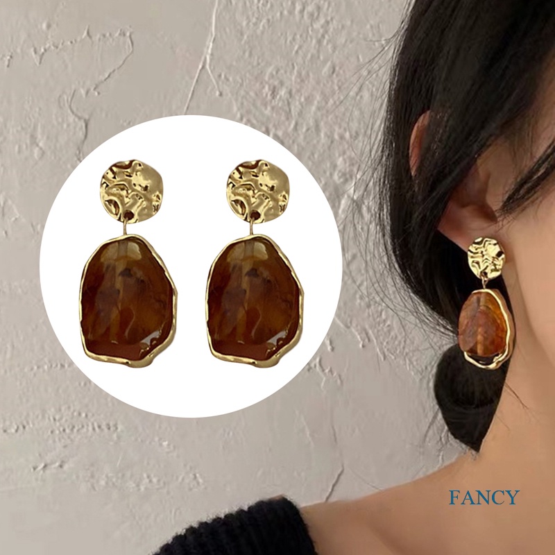 Anting Batu Zircon Bentuk Persegi Warna Emas Gaya Vintage Untuk Wanita
