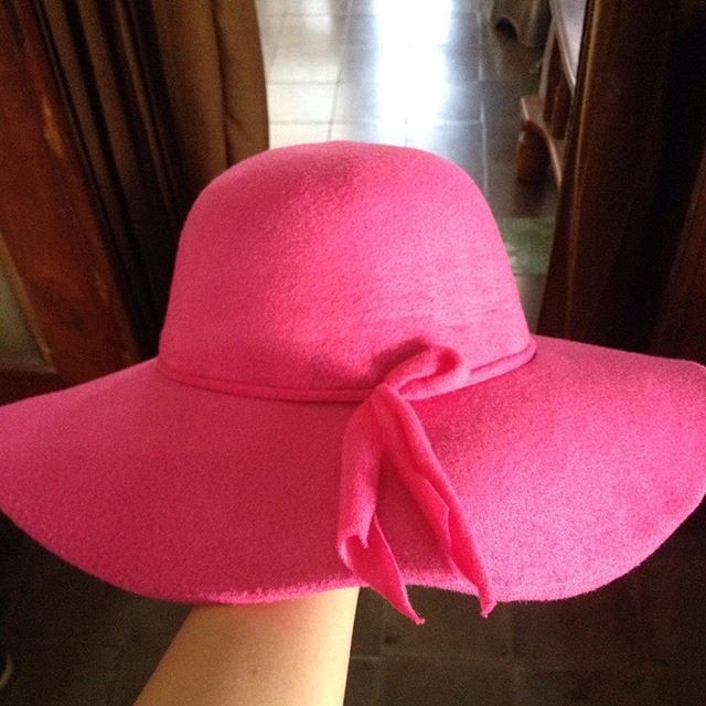 FLOPPY HAT TOPI PANTAI WARNA PINK